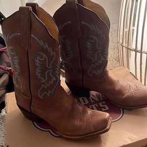 NOCONA COWBOY BOOTS!